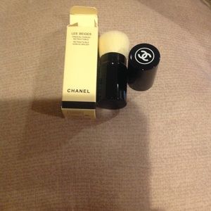 CHANEL Les Beiges Kabuki Brush - Black and Cream